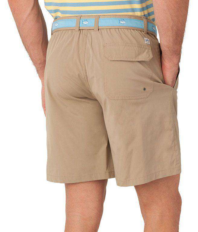 Southern Tide Tide to Trail Performance Shorts in Sandstone Khaki Country Club Prep